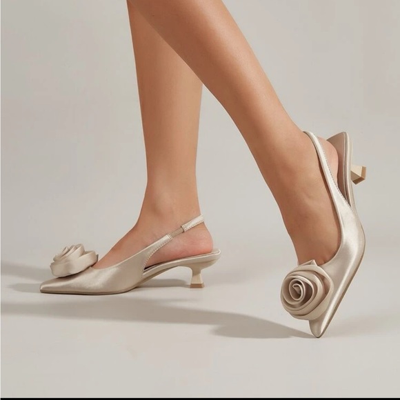 Cream Satin 3D Flower Decor Point Toe PyramidHeeled Slingback Pumps - Picture 3 of 5